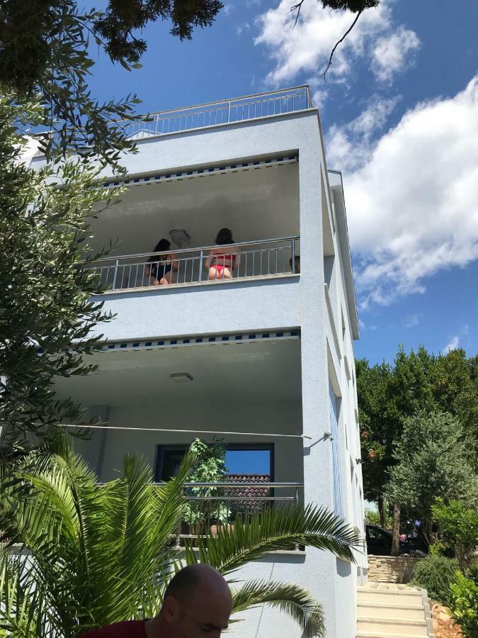 Apartment Nicole Novalja Exteriör bild